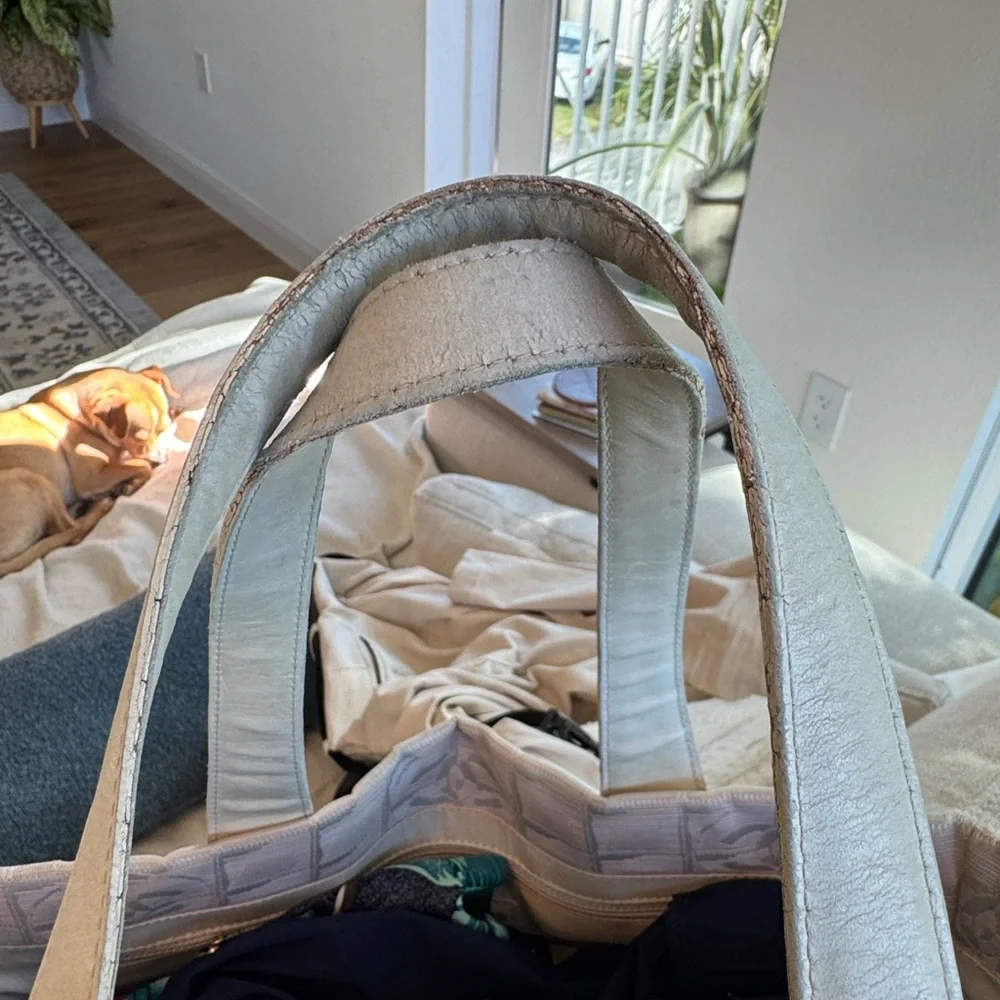 Authentic Chanel Vintage Travel Line Pink Tote - Picture 2 of 11